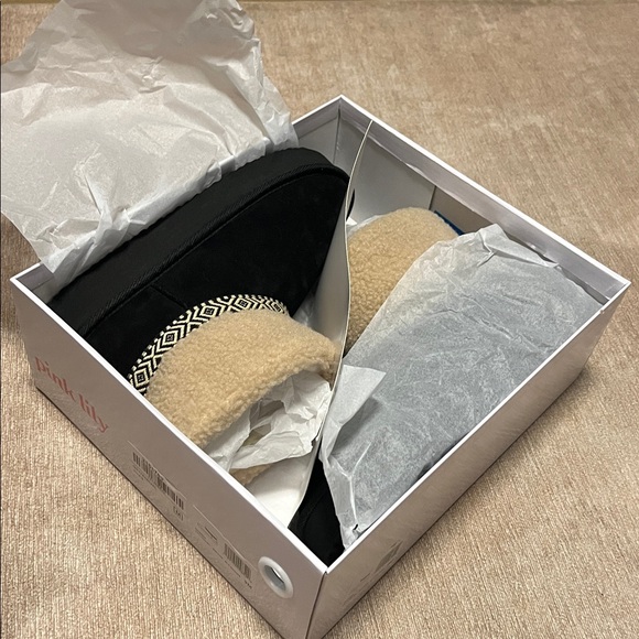 Pink Lily Payton Black Platform Boots, New! - Picture 12 of 12